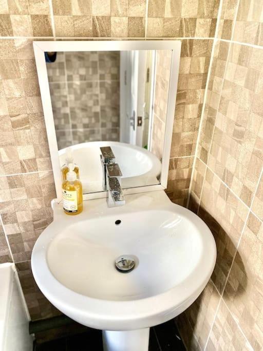 Apartamento Flat 3 Gr 1 Bedroom 3 Mins Walk Mile End Station