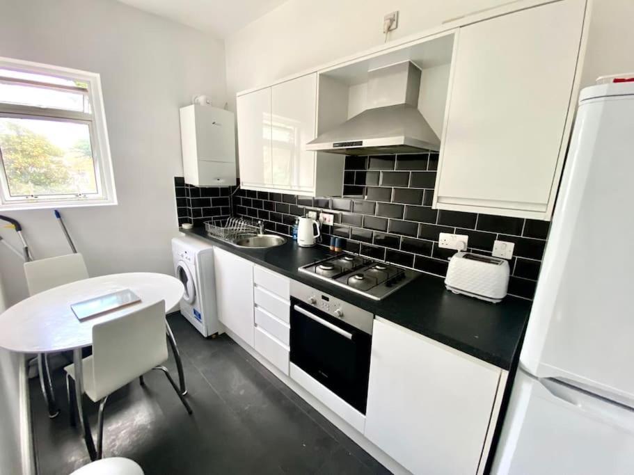 Apartamento Flat 3 Gr 1 Bedroom 3 Mins Walk Mile End Station *