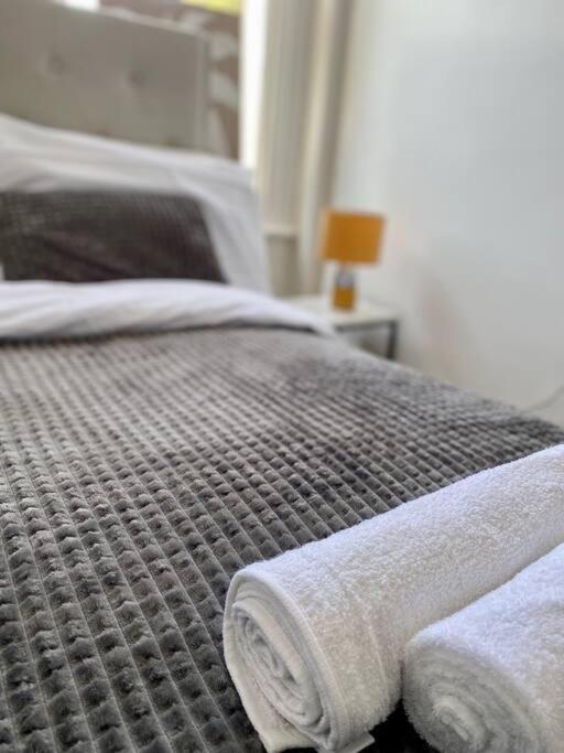 Flat 3 Gr 1 Bedroom 3 Mins Walk Mile End Station