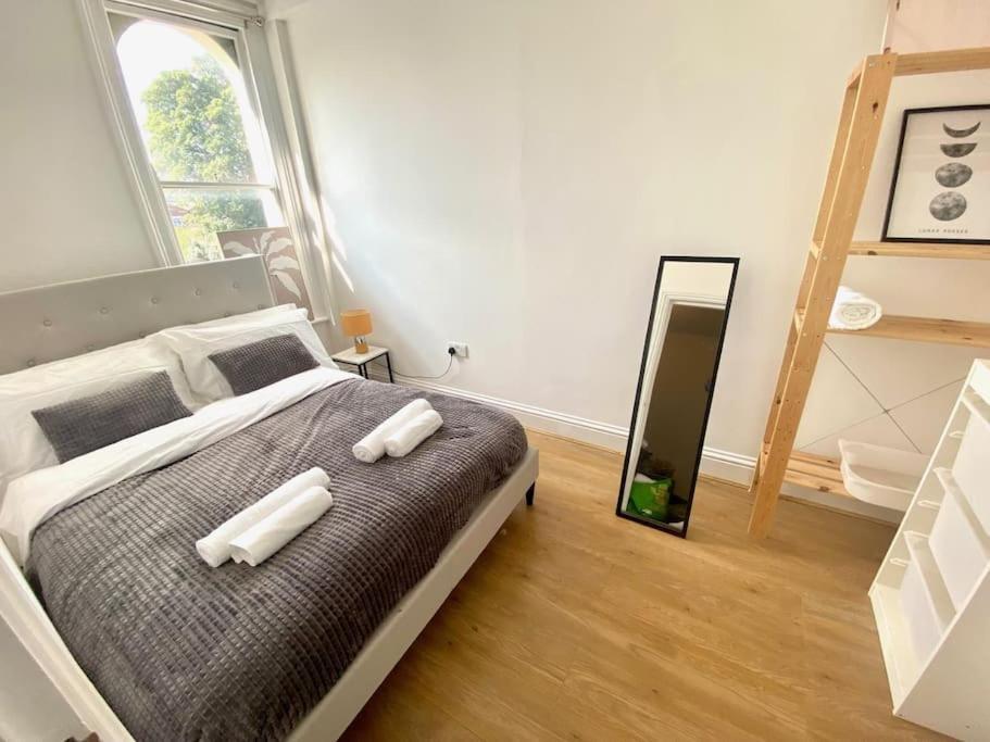 Apartamento Flat 3 Gr 1 Bedroom 3 Mins Walk Mile End Station *