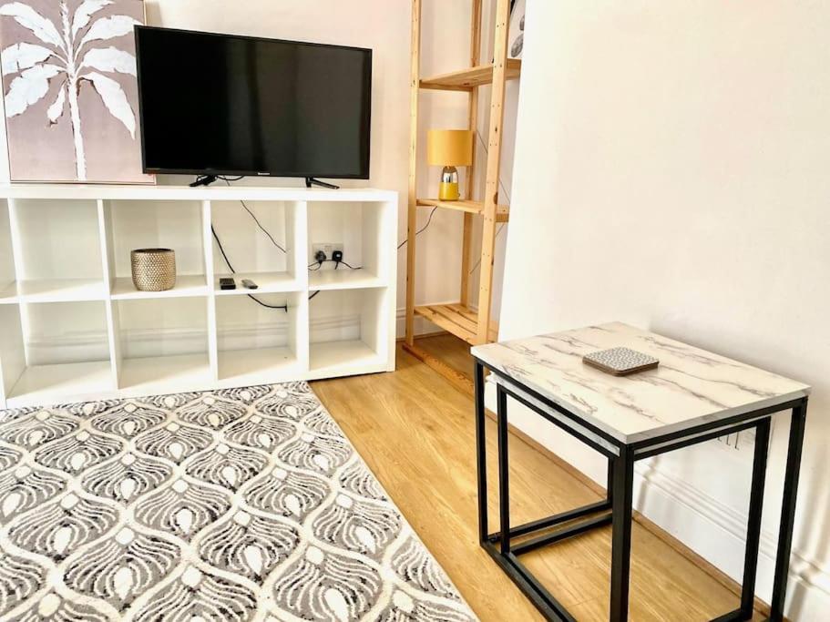 Flat 3 Gr 1 Bedroom 3 Mins Walk Mile End Station Londres